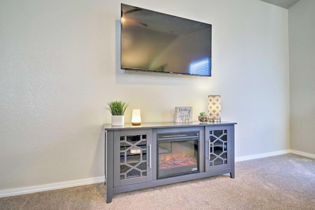 Family Friendly Playroom Garage Caldwell Buitenkant foto