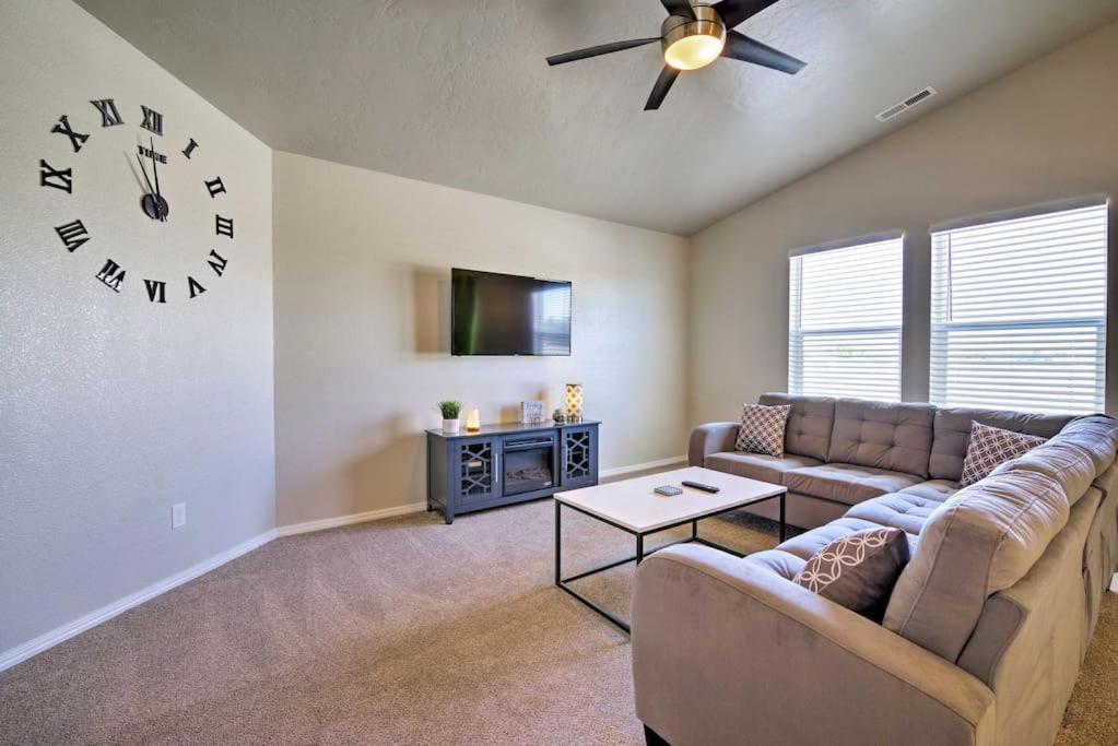 Family Friendly Playroom Garage Caldwell Buitenkant foto