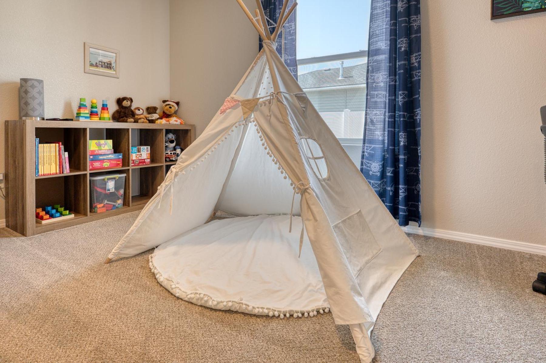 Family Friendly Playroom Garage Caldwell Buitenkant foto