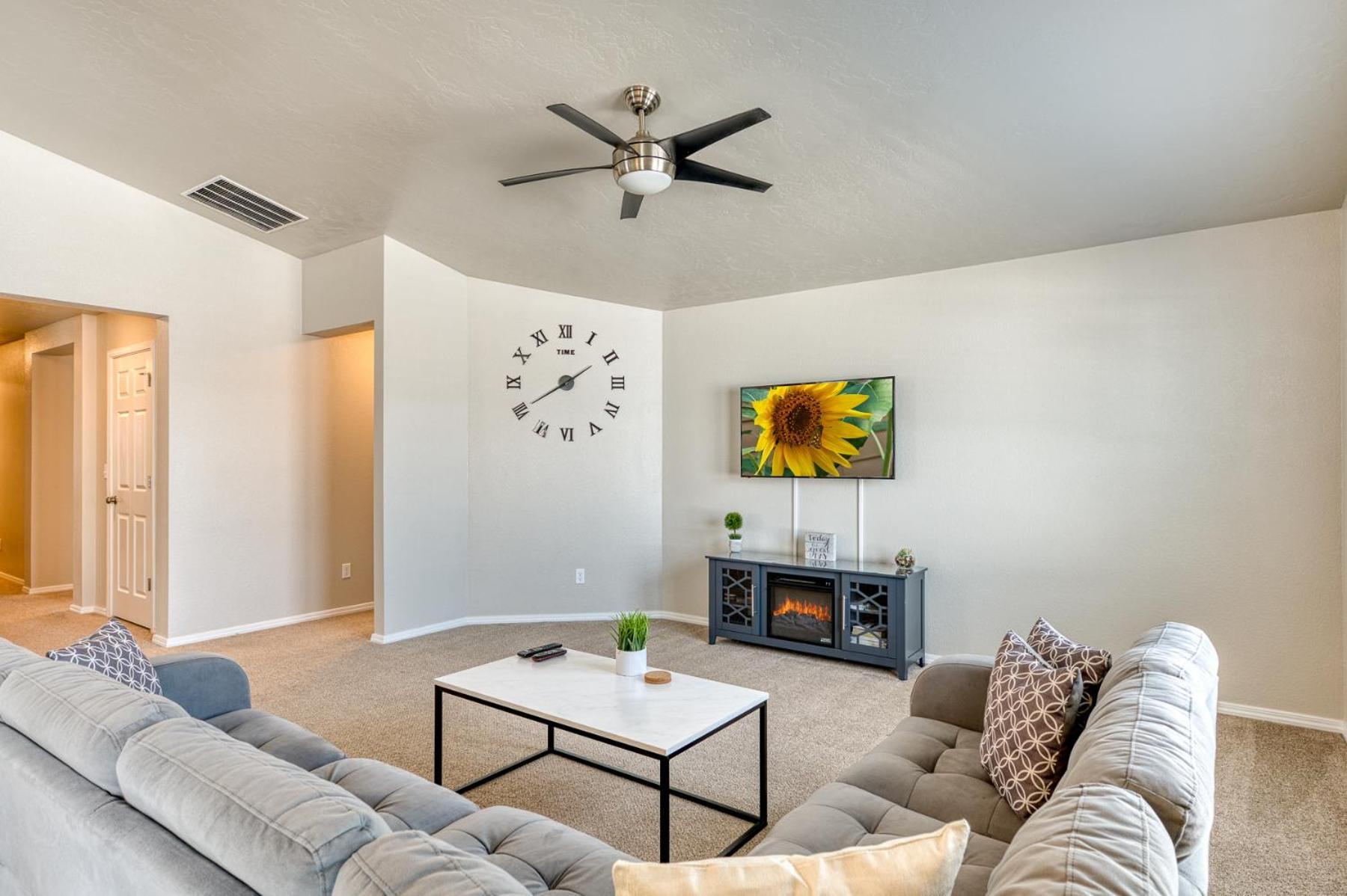 Family Friendly Playroom Garage Caldwell Buitenkant foto