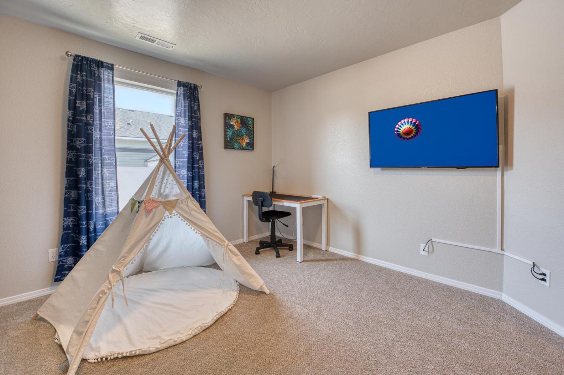 Family Friendly Playroom Garage Caldwell Buitenkant foto